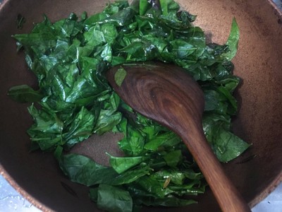 วิธีทำ ใบเหลียงผัดไข่ วิธีทำ ใบเหลียงผัดไข่