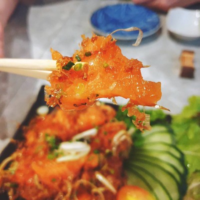 ยำแซลมอน