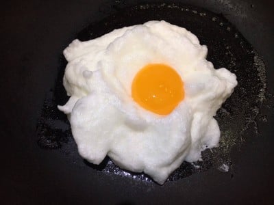 วิธีทำ ไข่ดาวซูเฟล่ หรือ ไข่ดาวก้อนเมฆ วิธีทำ ไข่ดาวซูเฟล่ หรือ ไข่ดาวก้อนเมฆ