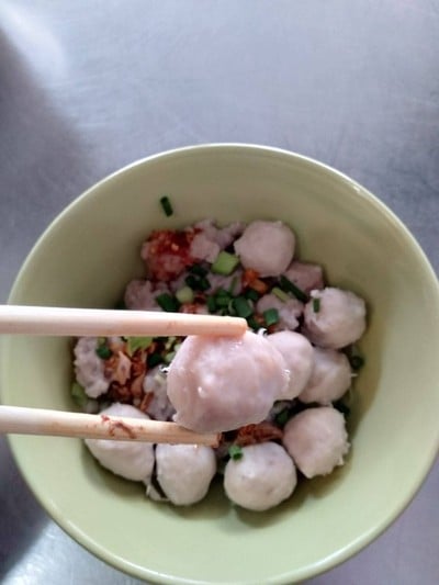 เมนูของร้าน ก๋วยเตี๋ยวไก่เจ๊โหนก