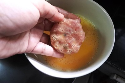 วิธีทำ หมูเปีย (หมูสับปลาเค็มทอด)