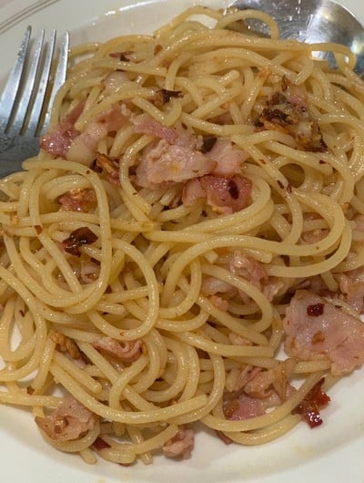สปาเก็ตตี้พริกแห้งเบคอน