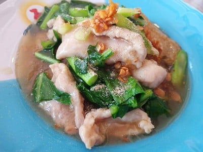 เส้นใหญ่ราดหน้า