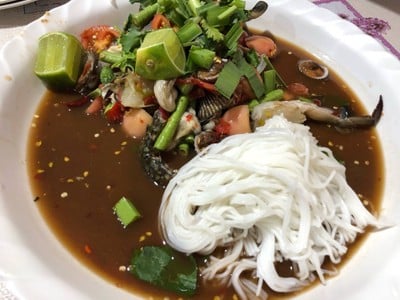 เมนูของร้าน ขวัญใจ ยำมะม่วงปูม้า ตลาดสดโต้รุ่งทวีผล ศูนย์การค้าวรรัตน์