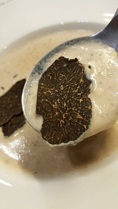 Capppuccino Truffle With Fresh Slide Truffle