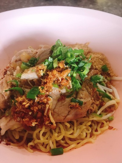 บะหมี่แห้งขาหมูต้มยำ