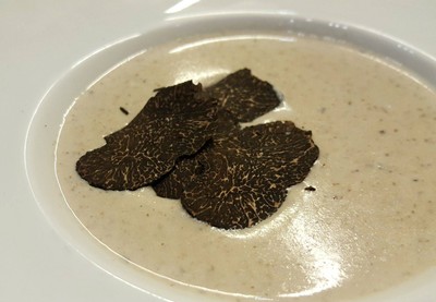 Capppuccino Truffle With Fresh Slide Truffle