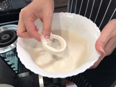 วิธีทำ Onion ring (หัวหอมทอด) วิธีทำ Onion ring (หัวหอมทอด)