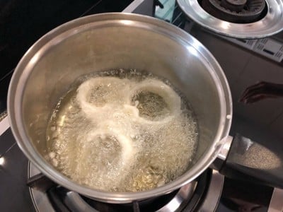 วิธีทำ Onion ring (หัวหอมทอด) วิธีทำ Onion ring (หัวหอมทอด)