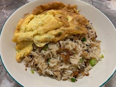 ข้าวผัดปลาเค็ม ไข่เจียวพริกสด