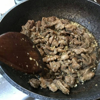 วิธีทำ หมูผัดกระเทียมทอด วิธีทำ หมูผัดกระเทียมทอด