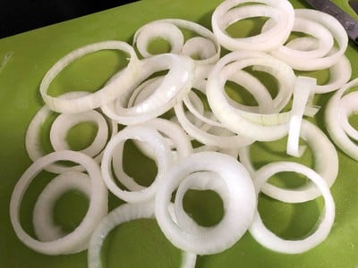 วิธีทำ Onion ring (หัวหอมทอด) วิธีทำ Onion ring (หัวหอมทอด)