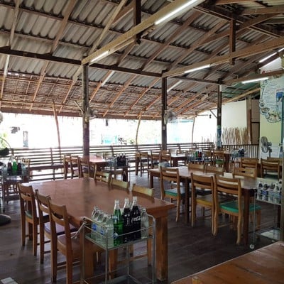 บรรยากาศ ร้านแดงอาหารทะเล(เจ้าเก่า)แม่อี้ด