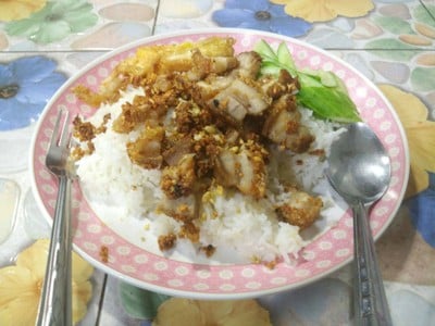 หมูกรอบทอดกระเทียม