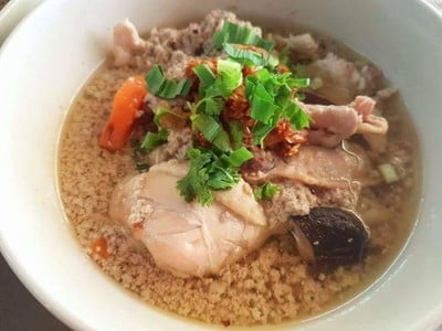 ลุงเลื่อน ต้นตำหรับก๋วยเตี๋ยวไก่โบราณ ห้วยขวาง ต้นตำหรับ