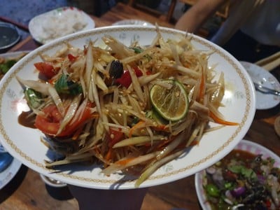 ลาบอุบล หน้าวัดเกาะ
