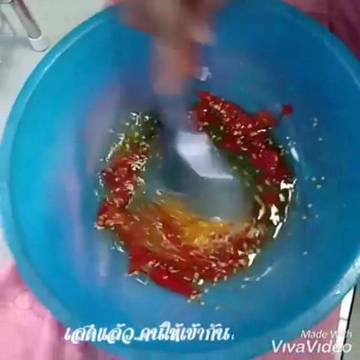 วิธีทำ ยำไข่แดงเค็ม&หมูยอ วิธีทำ ยำไข่แดงเค็ม&หมูยอ