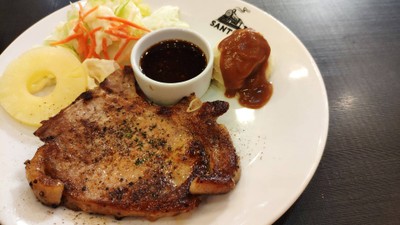สเต็กหมูหมักพริกไทยดำซอสแจ่วและมันบด