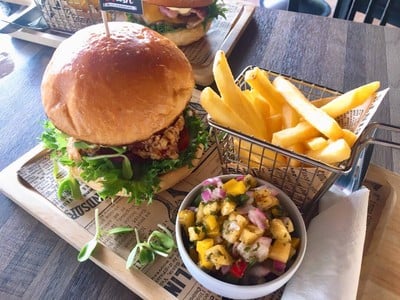 อาหาร หรือ เครื่องดื่ม