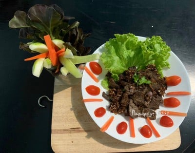 ตับหมูทอดกระเทียมพริกไทย