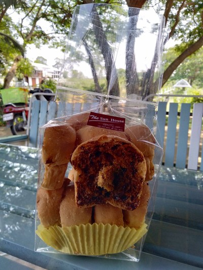 ขนมปังหร้าพริกเผาหมูหยอง