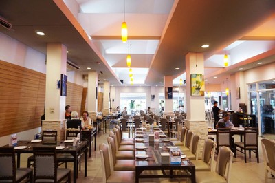 บรรยากาศ ร้านอาหารเพลิน (Ploen Restaurant)