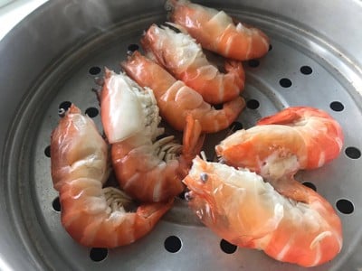 วิธีทำ กุ้งอบเกลือฉ่ำๆจ้า
