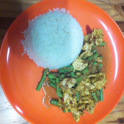 เครื่องแกงหมูราดข้าว