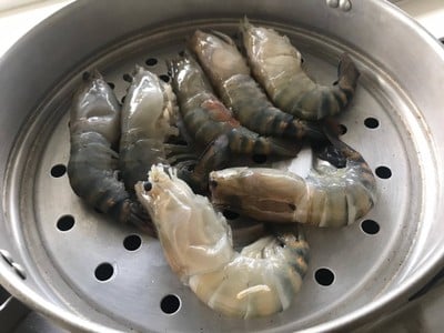 วิธีทำ กุ้งอบเกลือฉ่ำๆจ้า