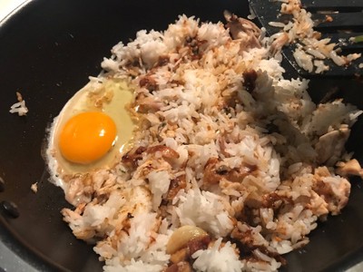 วิธีทำ ข้าวผัดไก่ย่างแจ่วปลาร้า (แจ่วลาว)