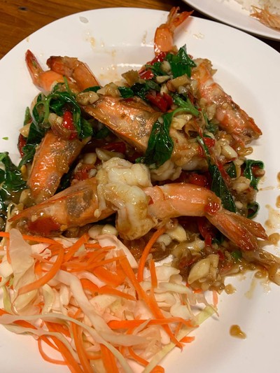 กุ้งผัดพริกกระเทียม