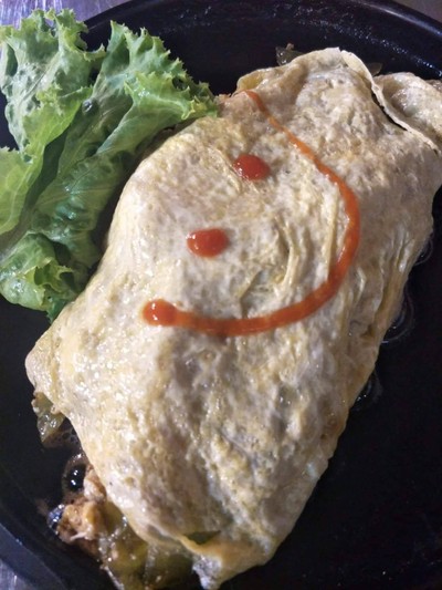 ผัดหมี่ฮ่องกงห่อไข่