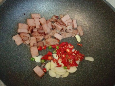 วิธีทำ สปาเก็ตตี้กะเพราเบค่อน แฮม