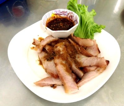 คอหมูคลุกฝุ่นย่าง