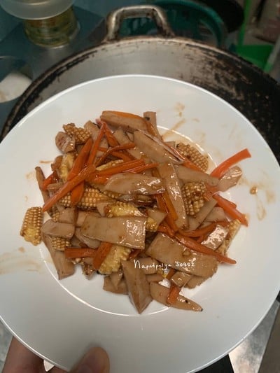 วิธีทำ หมูยอผัดน้ำมันหอย วิธีทำ หมูยอผัดน้ำมันหอย