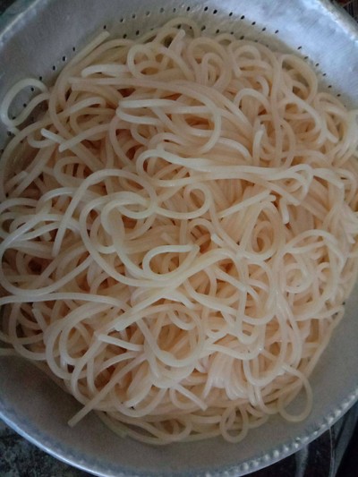 วิธีทำ สปาเก็ตตี้กะเพราเบค่อน แฮม