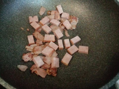 วิธีทำ สปาเก็ตตี้กะเพราเบค่อน แฮม