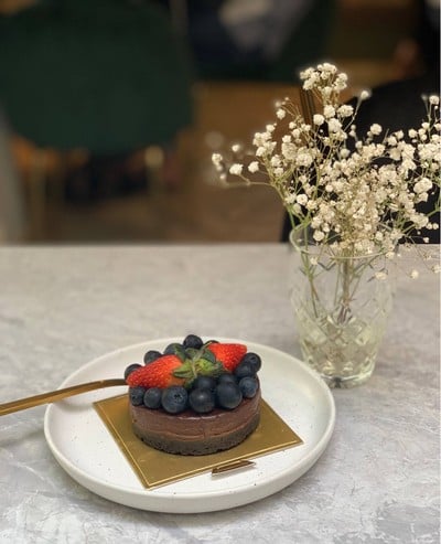 Milk Chocolate Oreo Pie With Strawberries & Blueberries