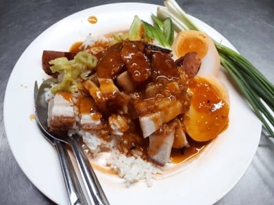 เมนูของร้าน ข้าวหมูแดงนายอ้า