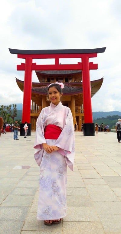 เสาแดงโทริอิเหมือนที่วัดฟูชิมิอินาริที่เกียวโตค่ะ