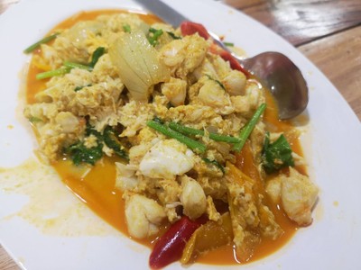 เนื้อปูก้อนผัดผงกระหรี่