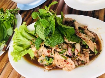 ครัวริมโมงค์ (KHRUA RIM MONG RESTAURANT) ครัวริมโมงค์ (KHRUA RIM MONG RESTAURANT)