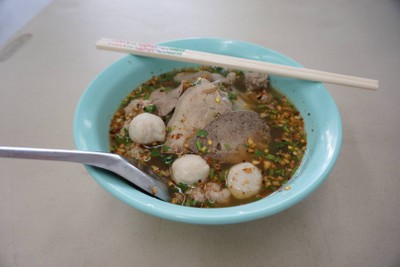 เส้นเล็กต้มยำ