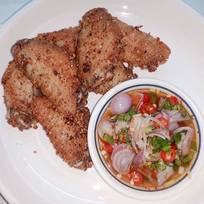 ปีกไก่คลุกผงลาบ-น้ำตก ปีกไก่คลุกผงลาบ-น้ำตก