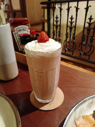 STRAWBERRY MILKSHAKE