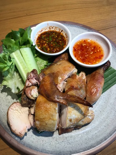 ไก่ย่างบ้านสวนกับน้ำจิ้มแจ่ว