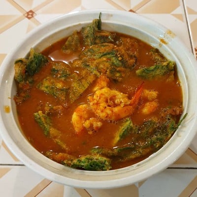 แกงส้มชะอมกุ้ง