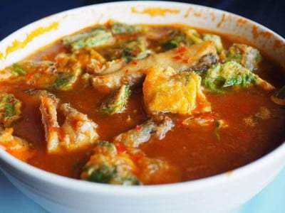 บ้านริมน้ำ