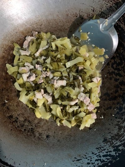 วิธีทำ ผัดผักกาดดอง วิธีทำ ผัดผักกาดดอง