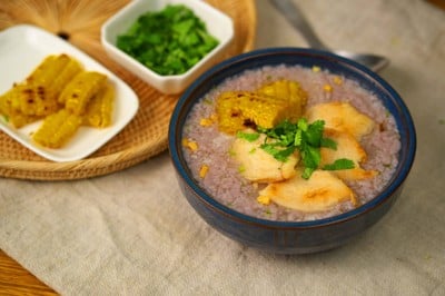 โจ๊กไก่ข้าวโพดปิ้ง